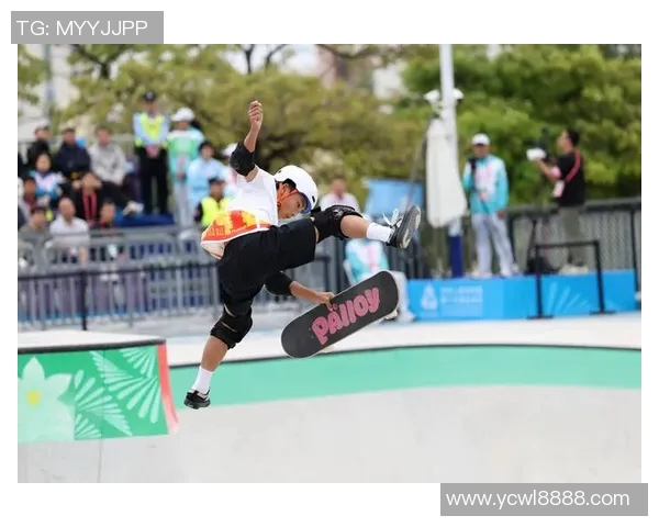 南京街舞队在滑板精英赛中的灵活性表现分析与点评