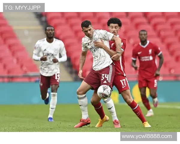 格雷米奥与河床首发阵容揭晓双方实力对决引发球迷热议